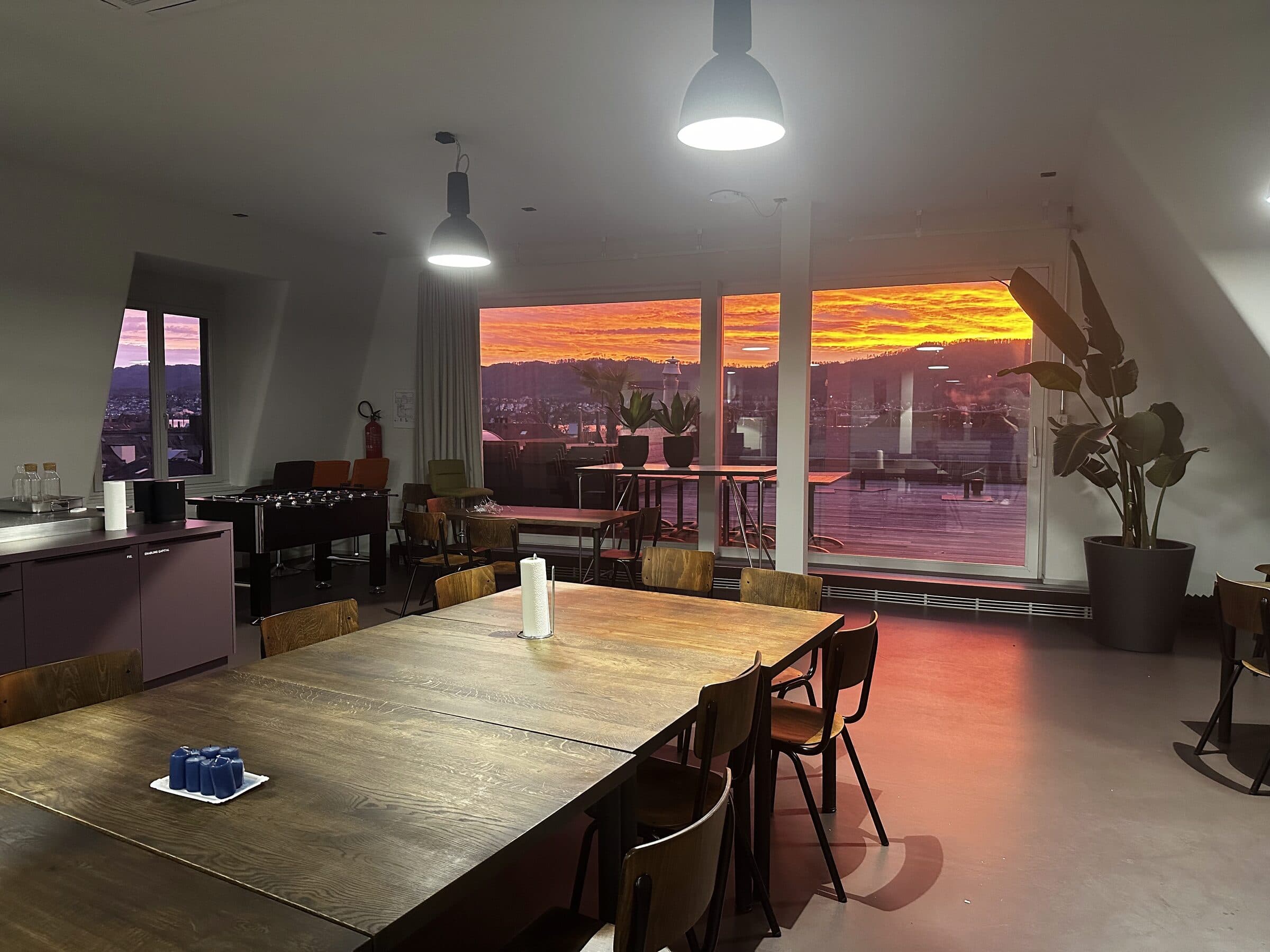 Dining table and kitchen in the lounge