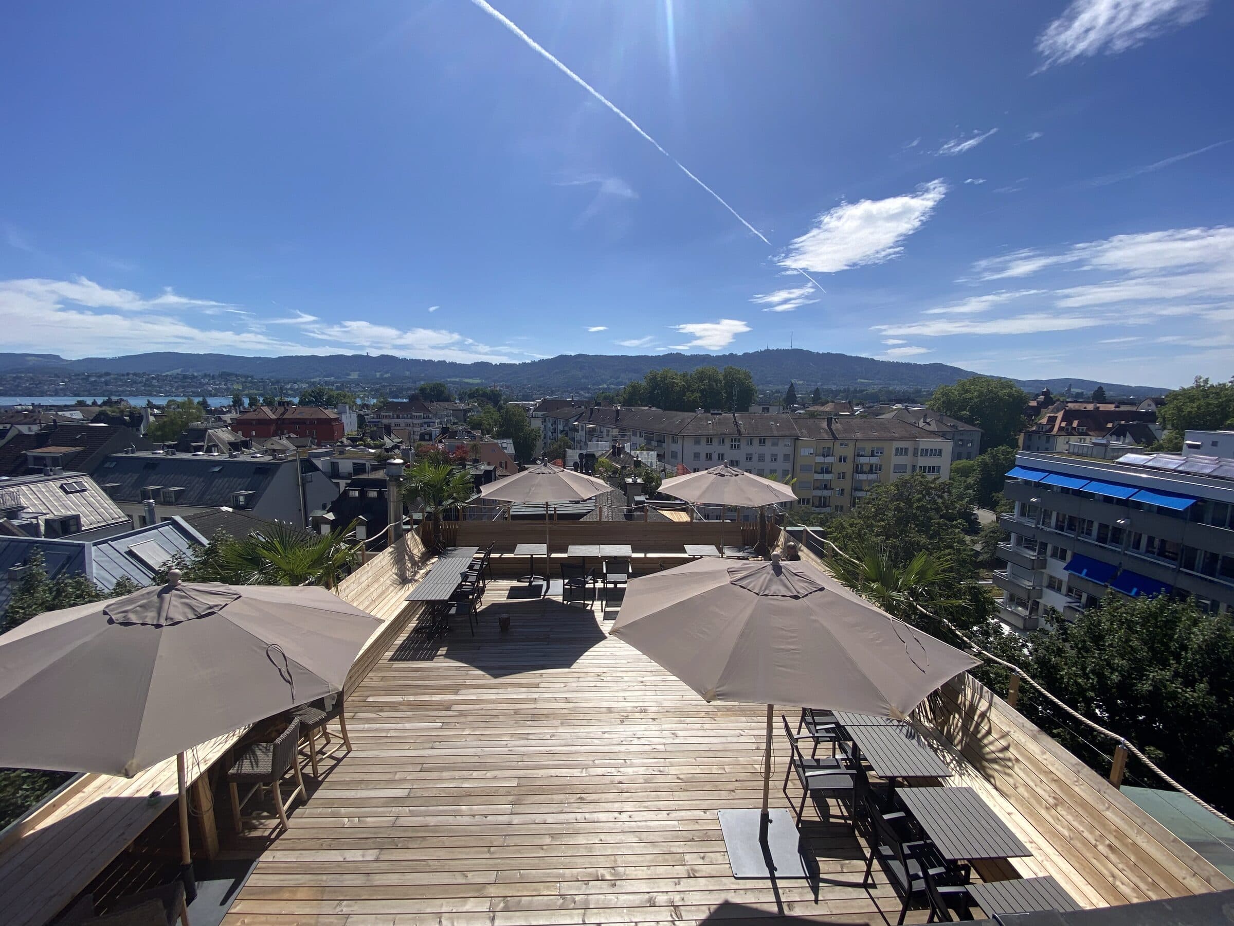 Roof terrace with parasols and a wide view over Zurich